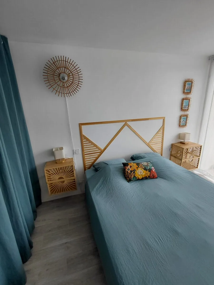 Chambre d'un appartement de bord de mer rénovée à Arzon (golfe du Morbihan)