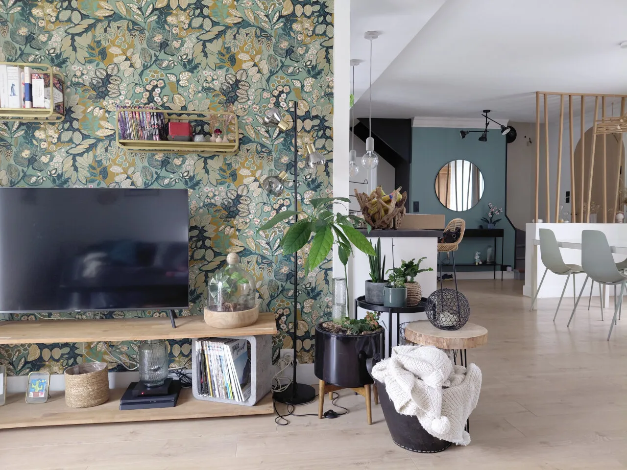 Salon d'une maison familiale rénové par So Sweet Home dans l'agglomération nantaise